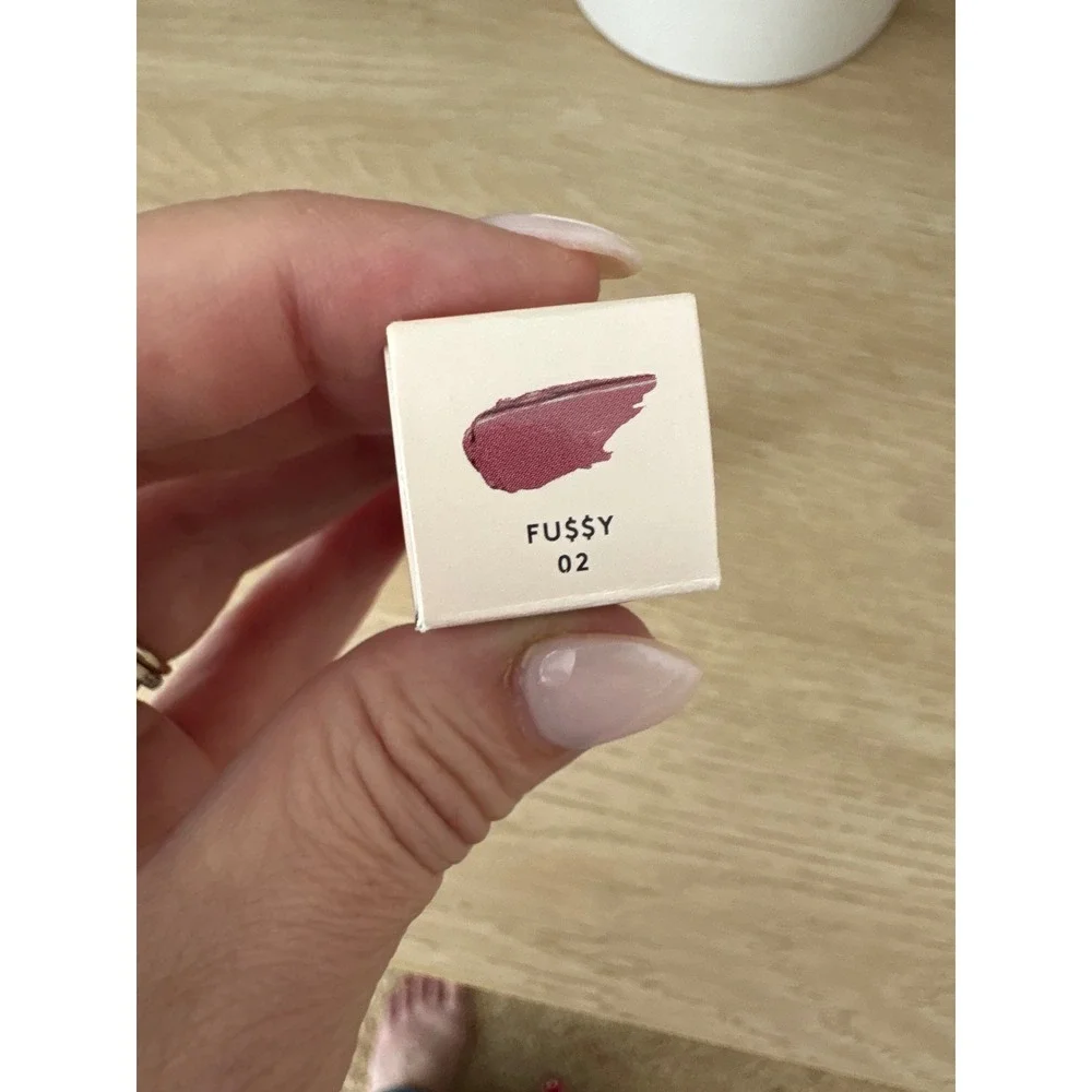 Fenty Beauty Gloss Bomb Universal Lip Luminizer Fussy 02 Mini 2ml 0.07oz New Box